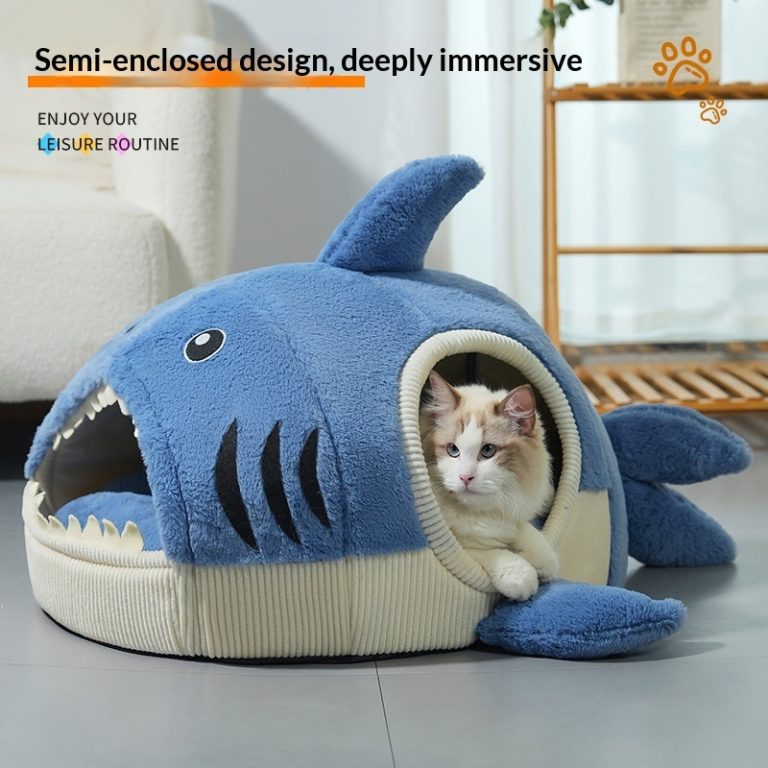 haiseng til katt i plysj
