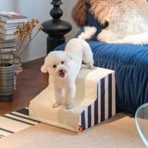 Hundetrapp med skråplan ved sengen